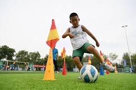 陈梦和黄子韬切磋乒乓球 黄子韬精准狙击陈梦笑点